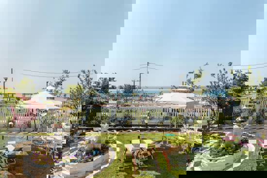 Θέα στη Θάλλασα και στον Κήπο